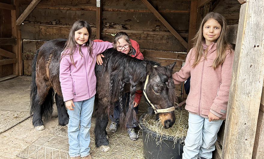 IMG_1304_Web Kinder mit Pferd
